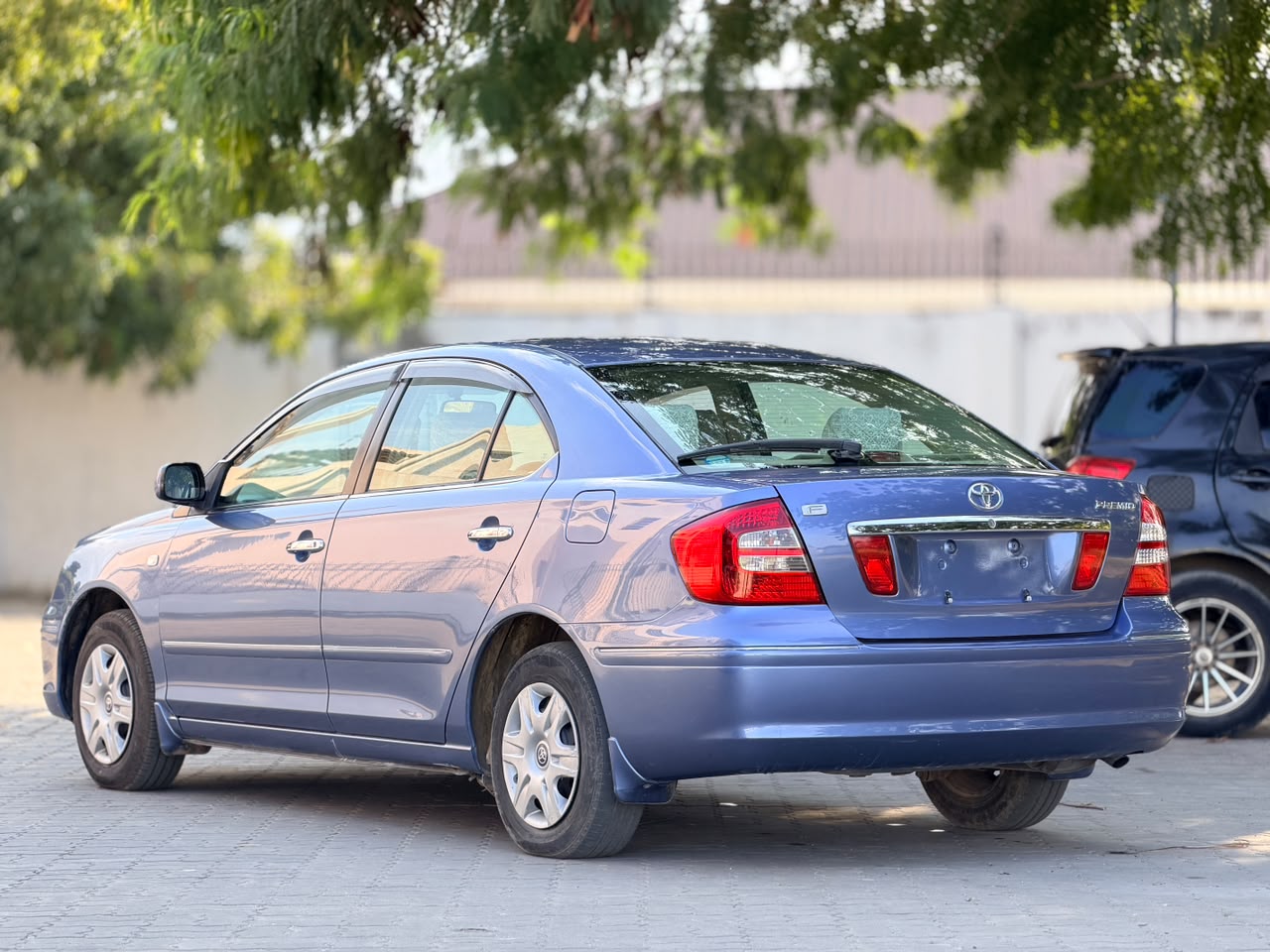 TOYOTA PREMIO F thumbnail 3